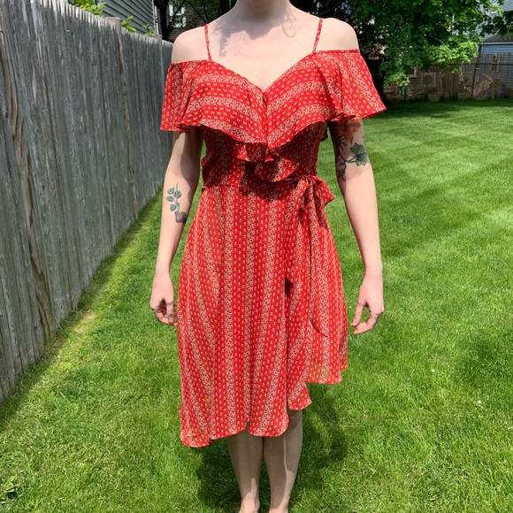 Romantic and flowy red wrap dress - Picture 1 of 6